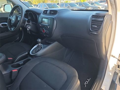 Used 2017 Kia Soul + image 13