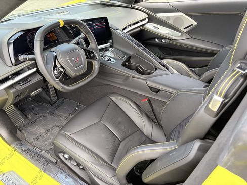 Used 2022 Chevrolet Corvette Stingray Premium Cpe w/ Z51 Performance Package RWD image 12