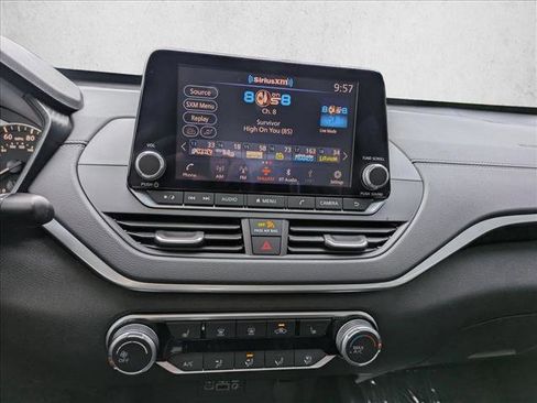 Used 2022 Nissan Altima 2.5 SV w/ SV Premium Package image 13