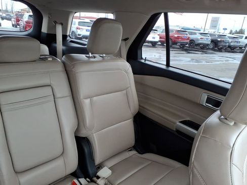 Used 2023 Ford Explorer XLT w/ Equipment Group 202A image 15