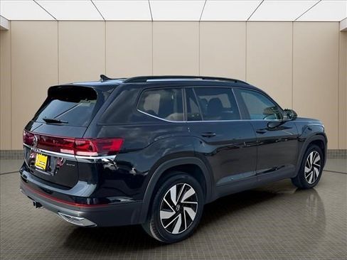 Used 2025 Volkswagen Atlas SE AWD/4WD image 3