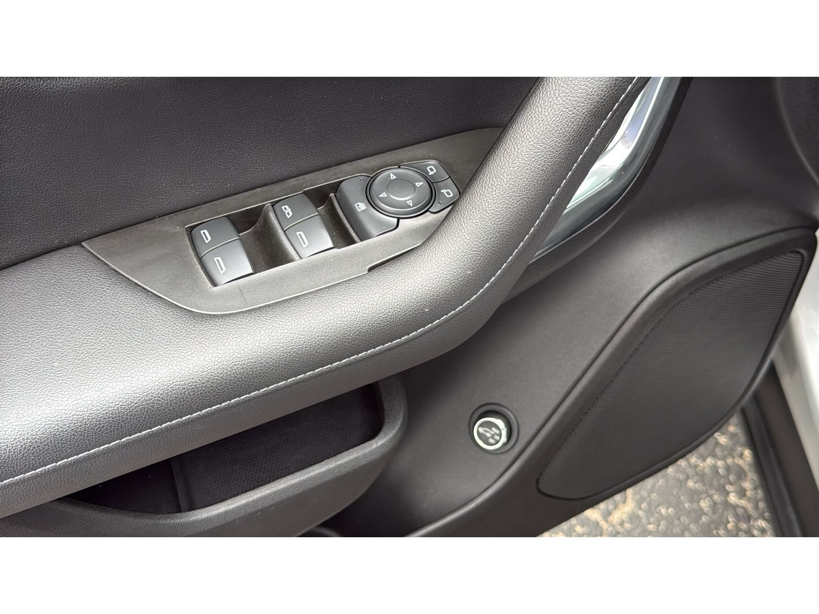 Used 2020 Chevrolet Blazer LT FWD image 14
