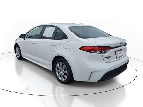 Used 2025 Toyota Corolla LE FWD image 4