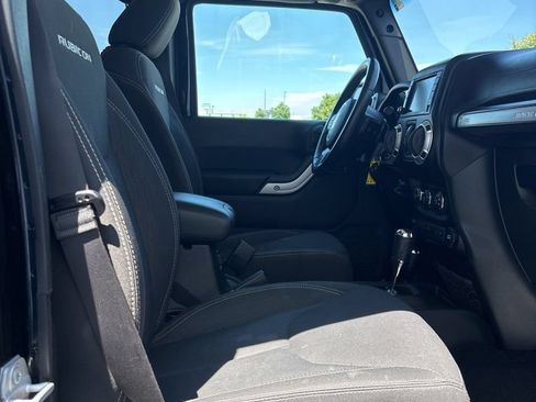 Used 2017 Jeep Wrangler Unlimited Rubicon w/ Cold Weather Group AWD/4WD image 7
