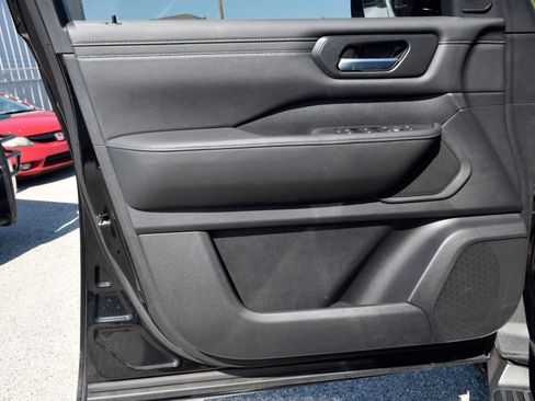 Used 2025 Nissan Armada SV RWD image 19