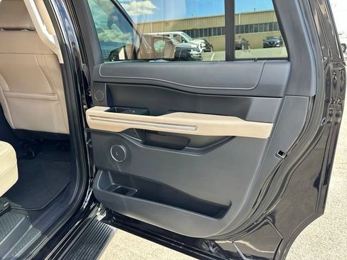 Used 2024 Ford Expedition Max Limited AWD/4WD image 19