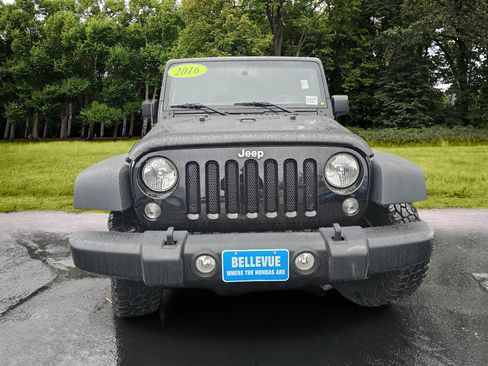 Used 2016 Jeep Wrangler Unlimited Rubicon w/ Connectivity Group AWD/4WD image 2