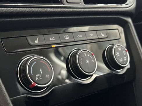 Certified 2023 Volkswagen Taos SE FWD image 20