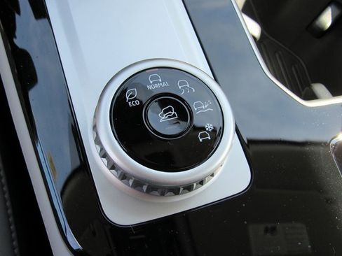 New 2025 Mitsubishi Outlander SE image 21