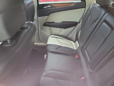 Used 2019 Lincoln MKC Select w/ Select Plus Package FWD image 9