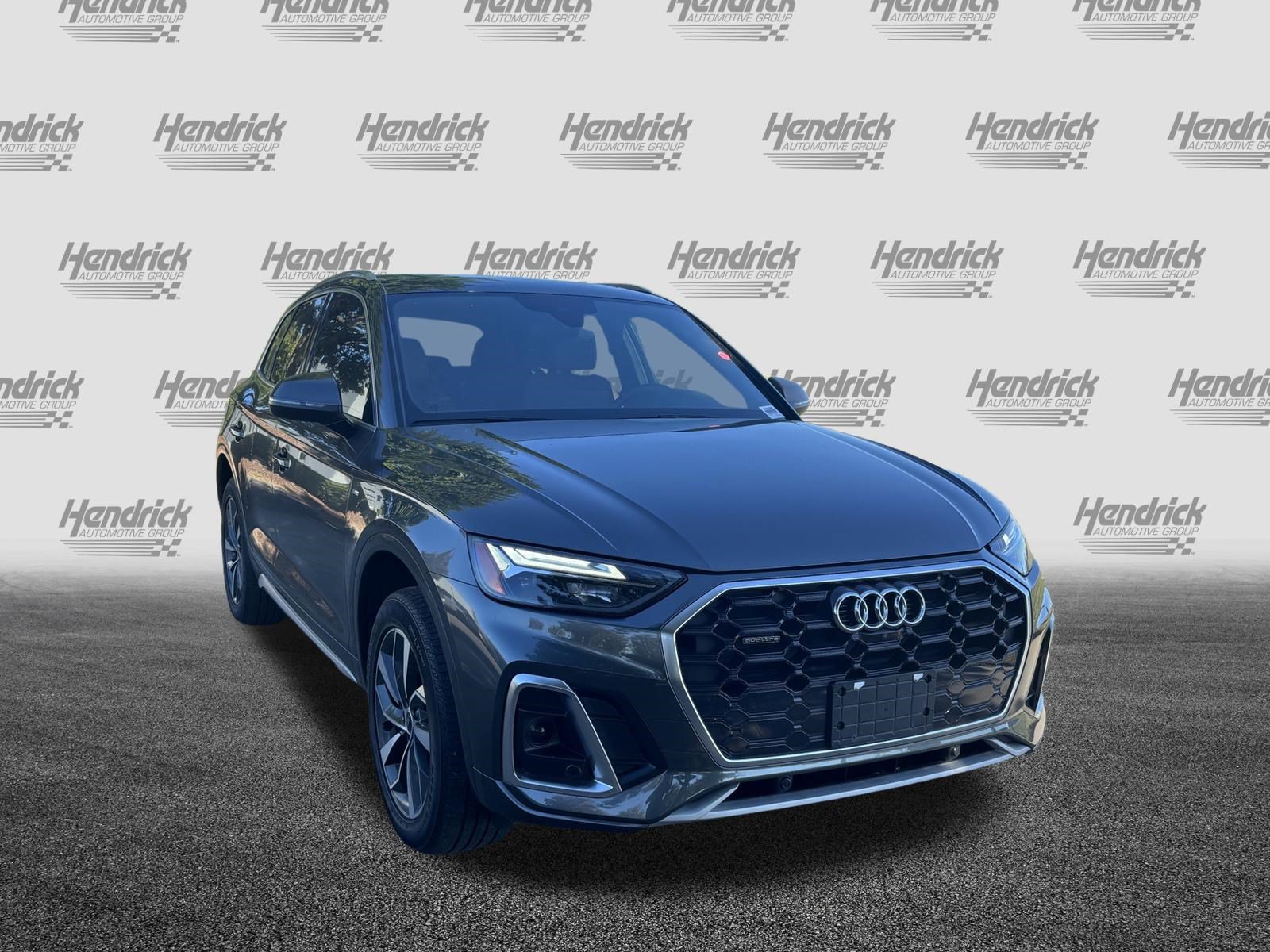 Used 2024 Audi Q5 2.0T Premium Plus w/ Premium Plus Package AWD/4WD image 2