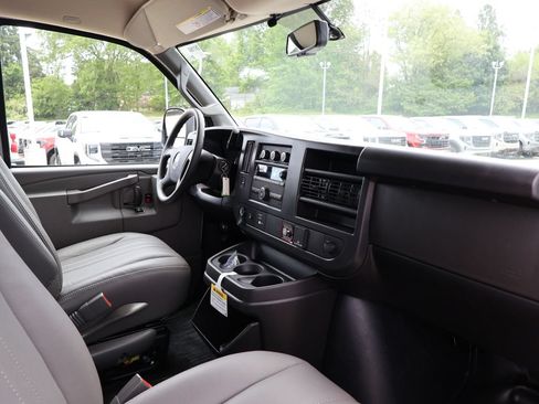 New 2026 GMC Savana 2500 w/ Enhanced Convenience Package RWD image 26