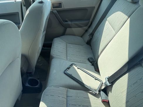 Used 2010 Ford Focus SE image 9