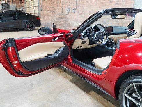 Used 2019 MAZDA MX-5 Miata Grand Touring RWD image 40