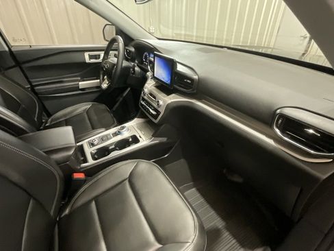 Used 2024 Ford Explorer XLT w/ Equipment Group 202A image 16