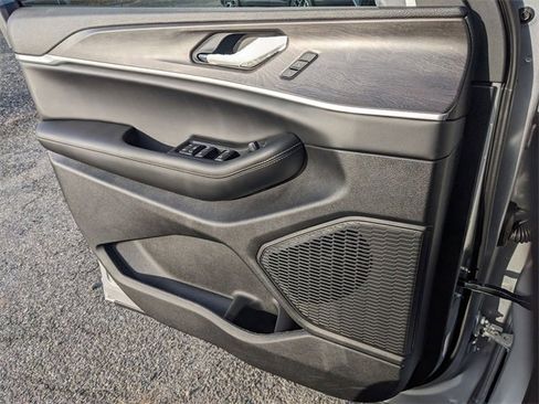 New 2025 Jeep Grand Cherokee Limited image 19