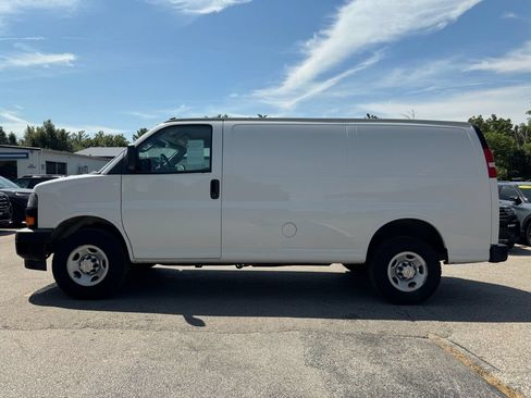 Used 2024 Chevrolet Express 2500 w/ Driver Convenience Package RWD image 9