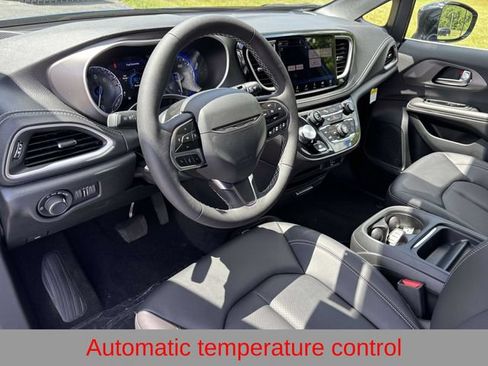 New 2027 Chrysler Pacifica Select AWD/4WD image 17