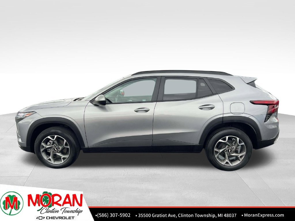 Certified 2024 Chevrolet Trax LT w/ Sunroof Package FWD image 3