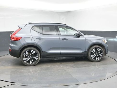 Used 2023 Volvo XC40 B5 Plus w/ Climate Package image 8