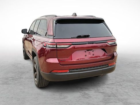Used 2023 Jeep Grand Cherokee Limited w/ Black Appearance Package AWD/4WD image 8