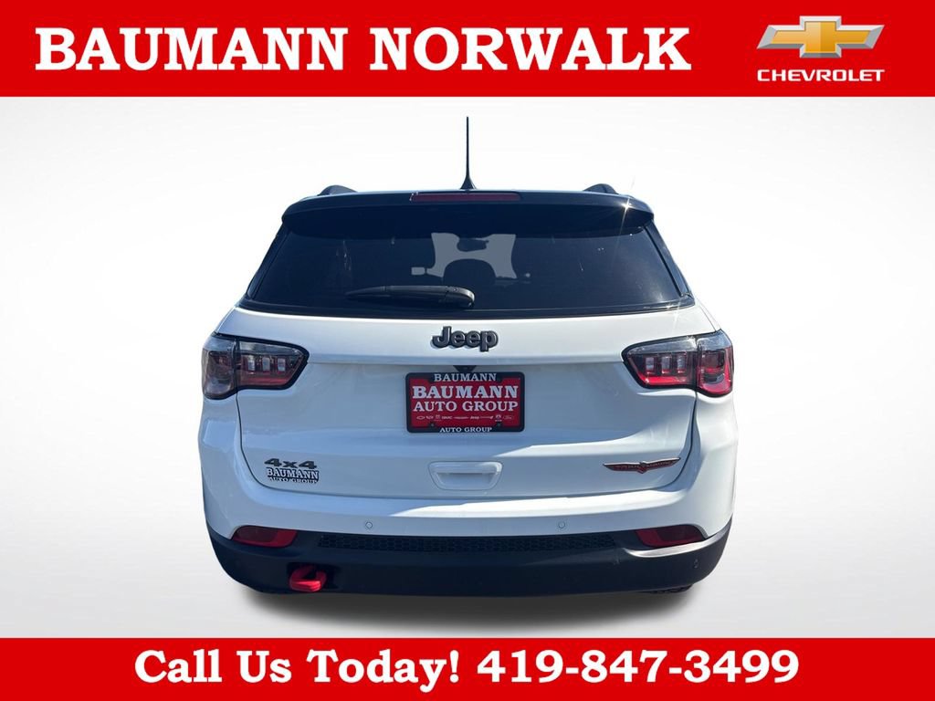 Used 2025 Jeep Compass Trailhawk AWD/4WD image 4