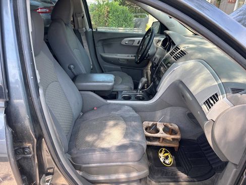 Used 2011 Chevrolet Traverse LS image 12