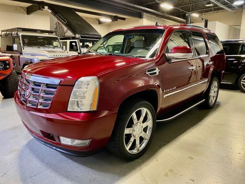Used 2009 Cadillac Escalade AWD image 3