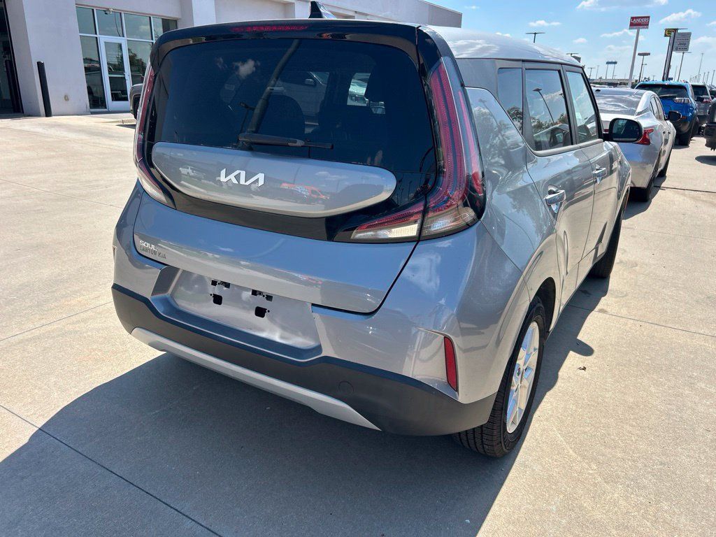 Used 2023 Kia Soul LX w/ Option Group 015 FWD image 4