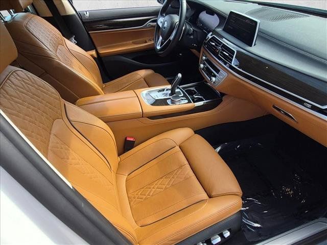 Used 2022 BMW 740i w/ Premium Package RWD image 22