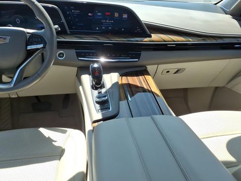 Certified 2022 Cadillac Escalade ESV Premium Luxury Platinum AWD/4WD image 14