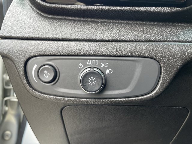 Used 2023 Chevrolet Bolt LT w/ Infotainment Package FWD image 32