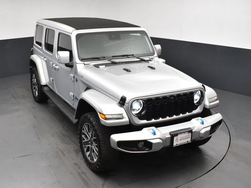 Used 2024 Jeep Wrangler High Altitude AWD/4WD image 17