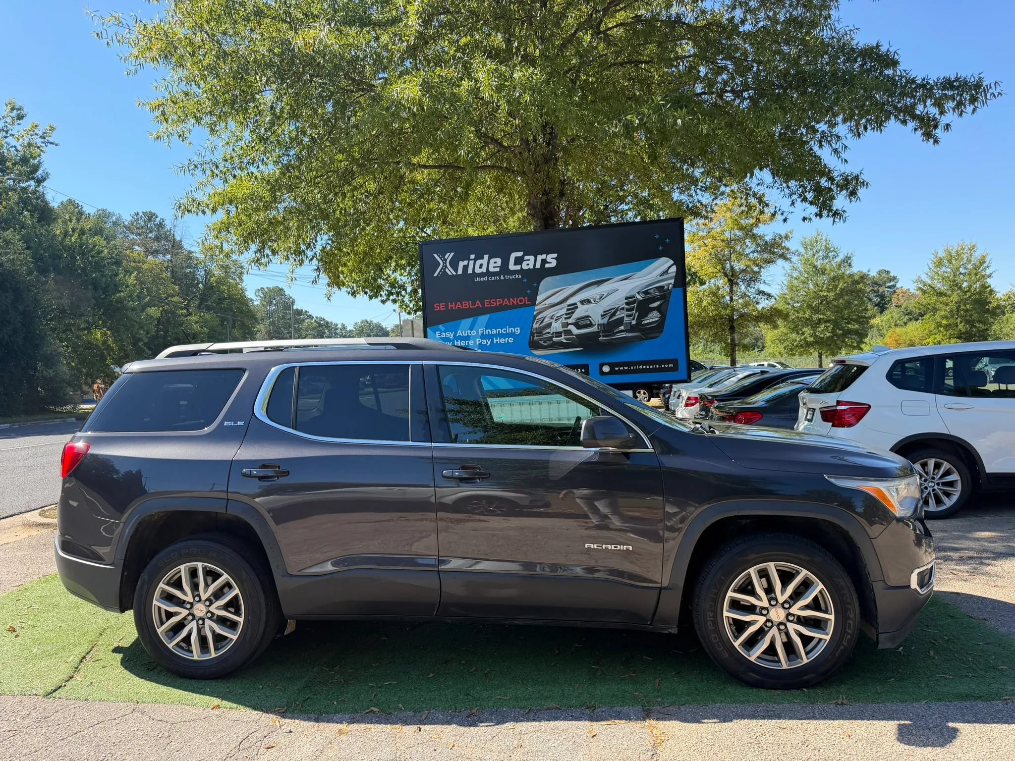 Used 2017 GMC Acadia SLE w/ Driver Alert Package I AWD/4WD image 2