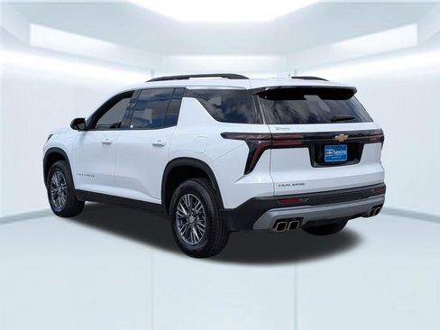 Used 2025 Chevrolet Traverse LT FWD image 4