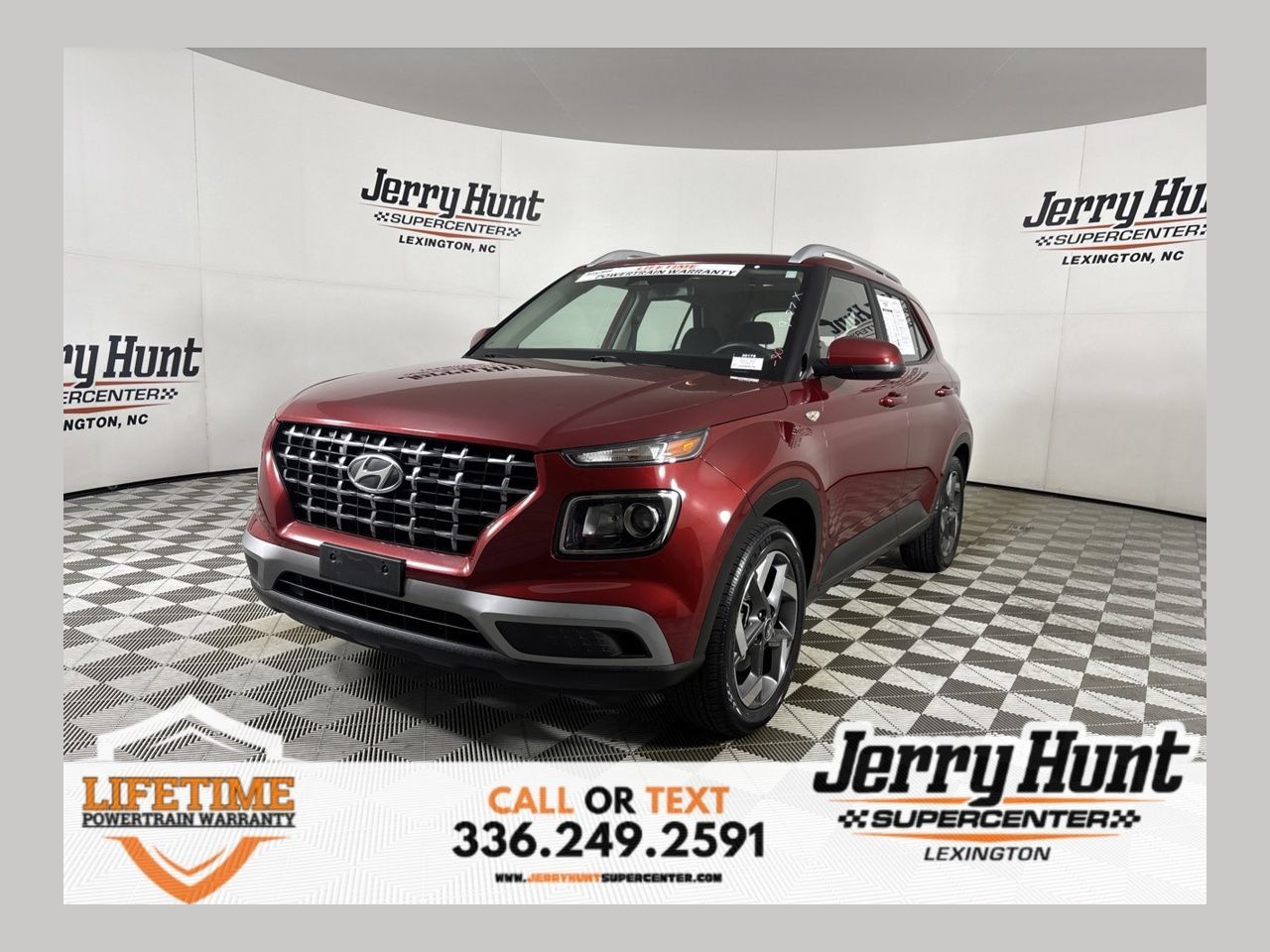 Used 2024 Hyundai Venue SEL FWD image 1