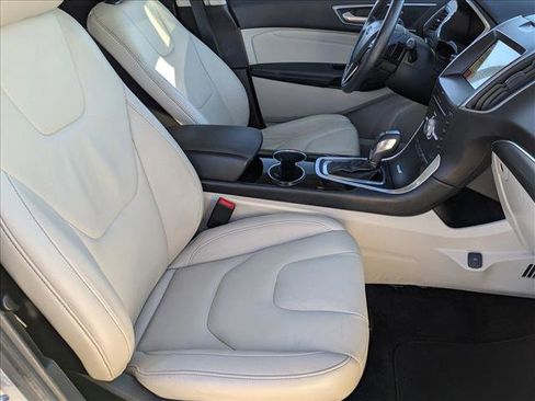 Used 2018 Ford Edge Titanium image 19