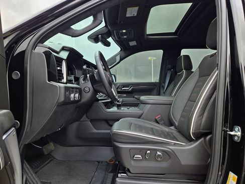 Used 2025 GMC Sierra 1500 AT4X image 10