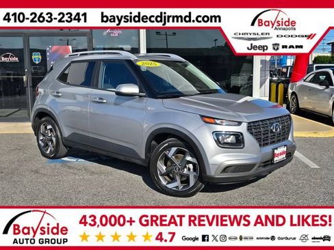 Used 2025 Hyundai Venue SEL FWD image 1