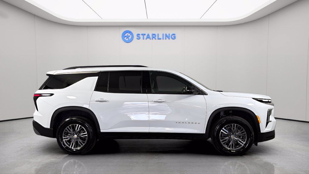 Used 2026 Chevrolet Traverse LT w/ Driver Confidence Package FWD image 11