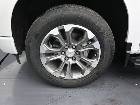 Used 2023 Chevrolet Silverado 1500 High Country w/ Technology Package RWD image 9