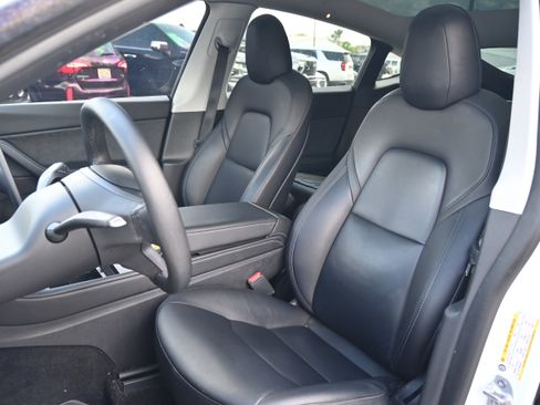 Used 2022 Tesla Model Y Performance image 6