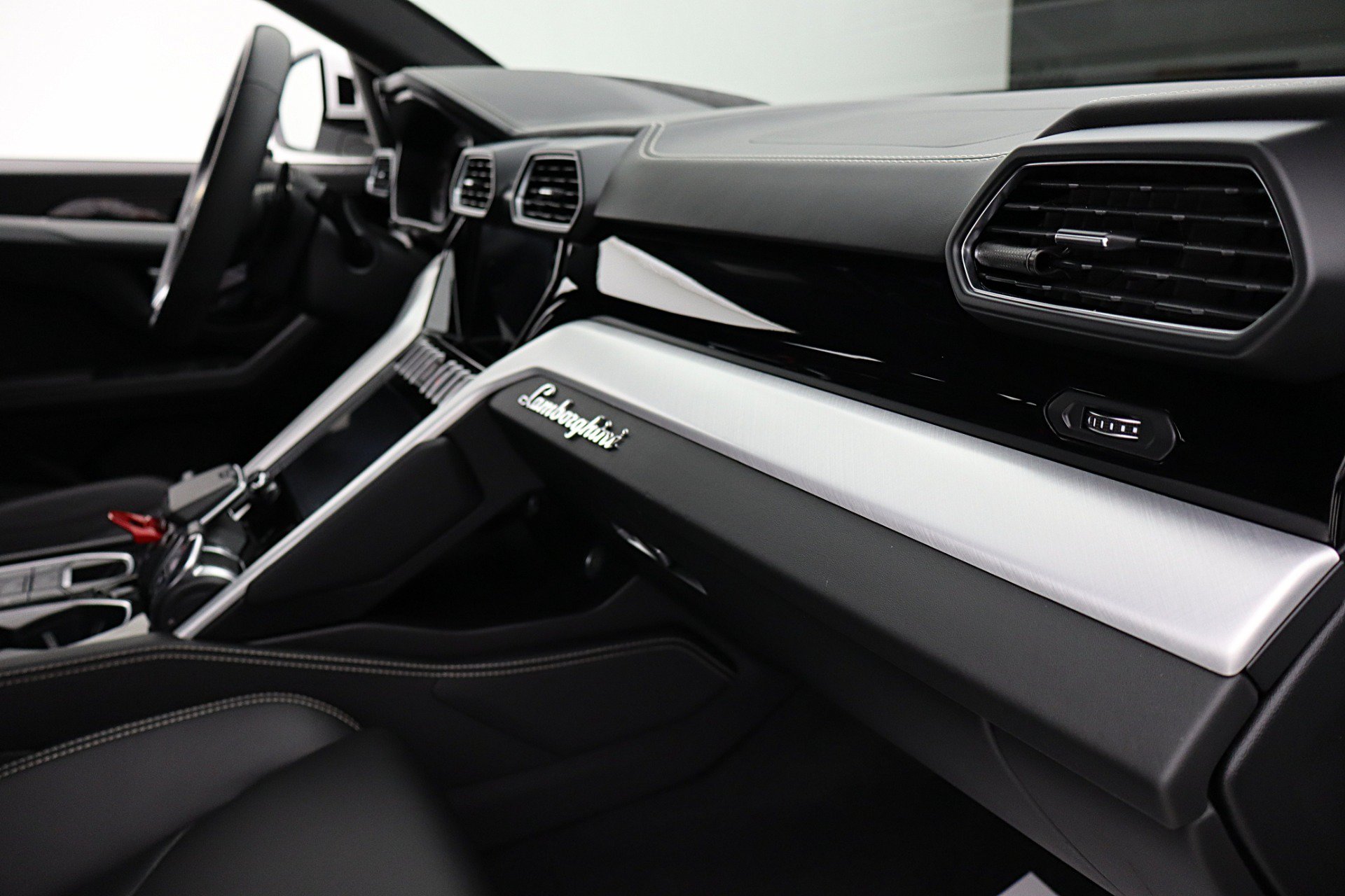 Used 2020 Lamborghini Urus AWD/4WD image 31