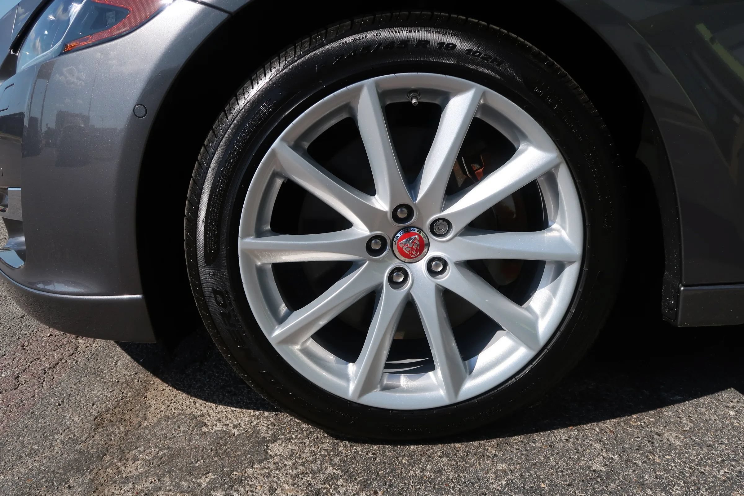 Used 2019 Jaguar XJ R-Sport RWD image 56