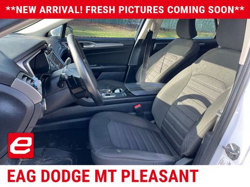 Used 2019 Ford Fusion SE FWD image 5