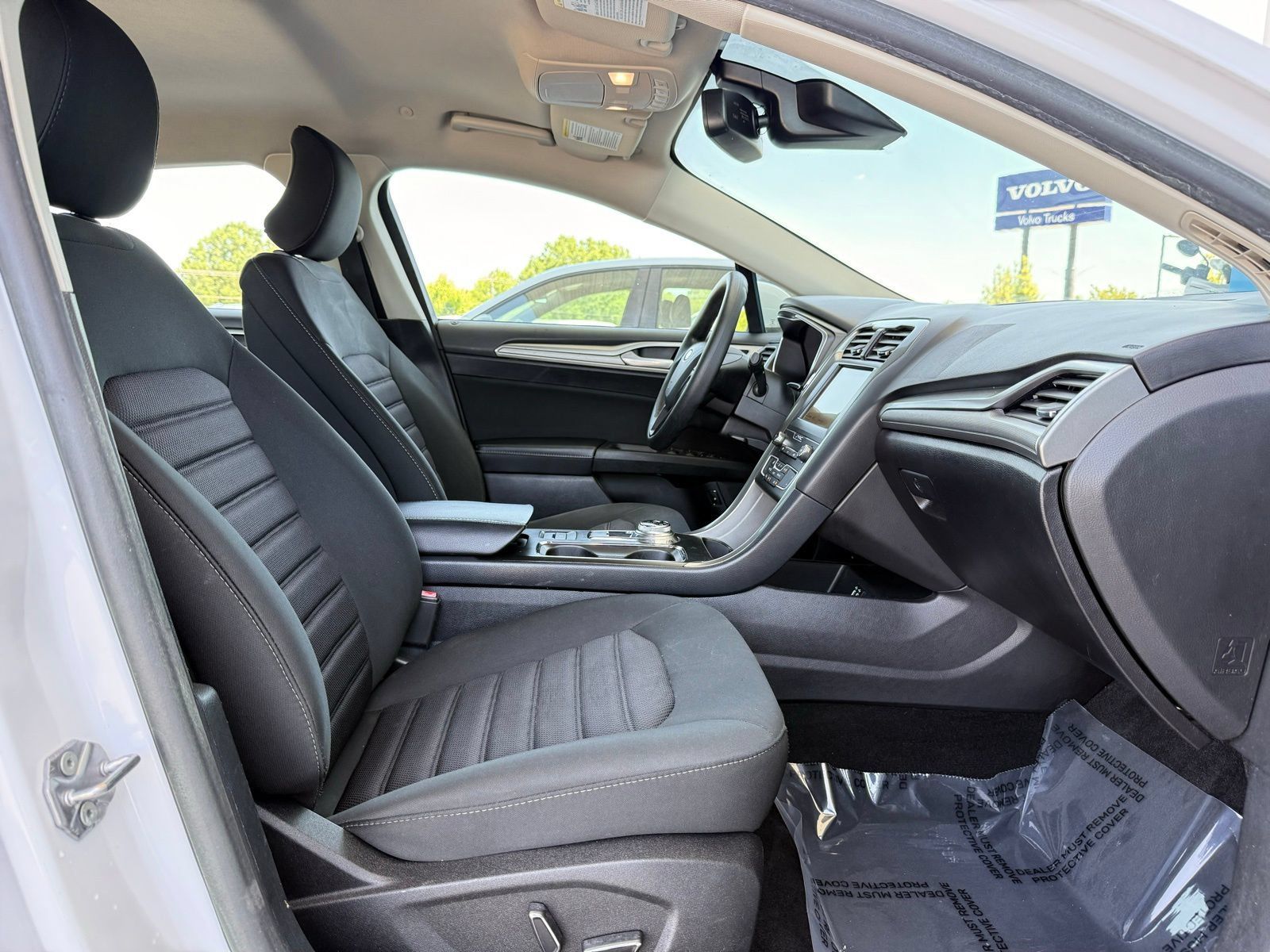 Used 2019 Ford Fusion SE FWD image 24