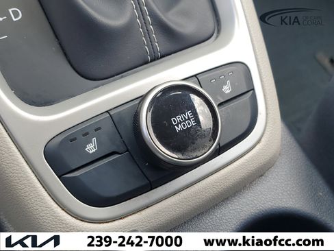 Used 2023 Hyundai Venue Limited w/ Cargo Package image 27