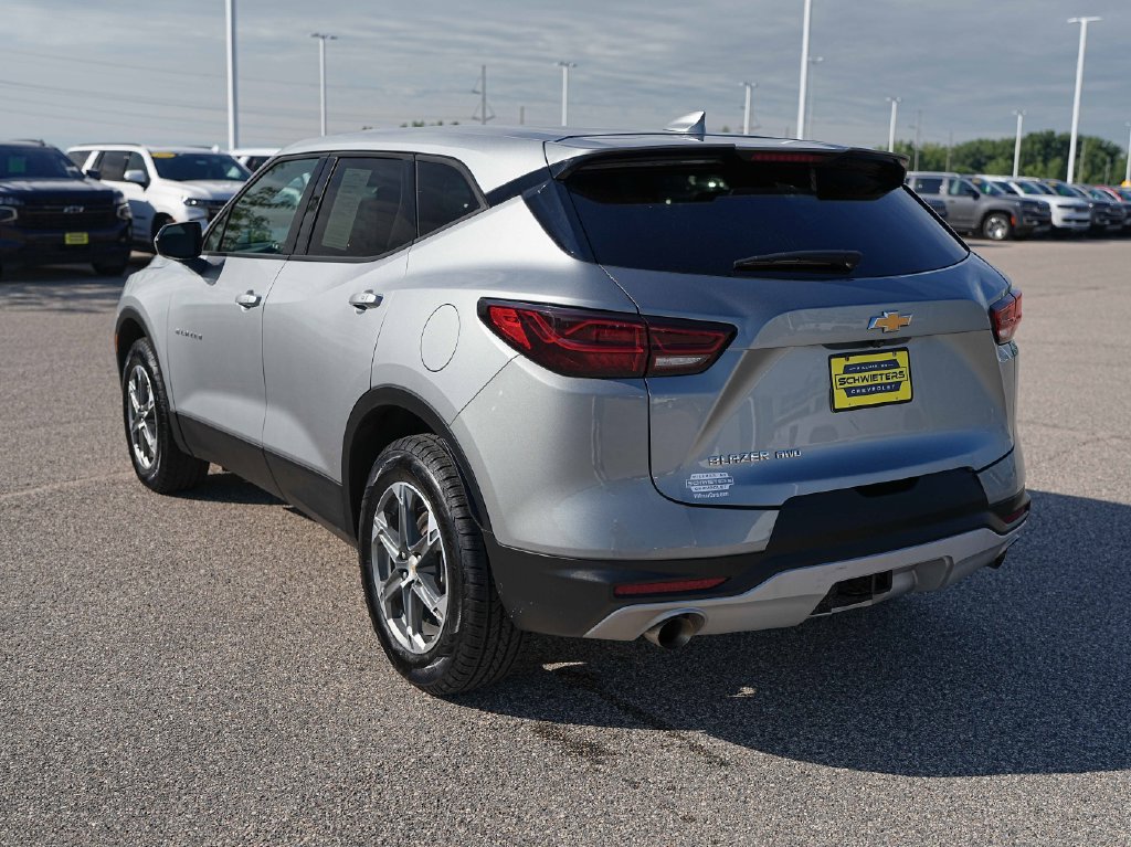 Used 2025 Chevrolet Blazer LT AWD/4WD image 9