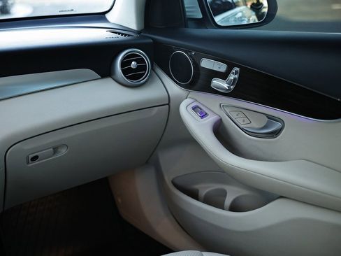 Used 2022 Mercedes-Benz GLC 300 4MATIC image 28