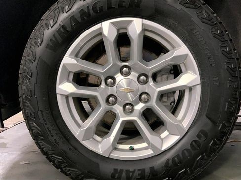 Used 2023 Chevrolet Silverado 1500 LT AWD/4WD image 11